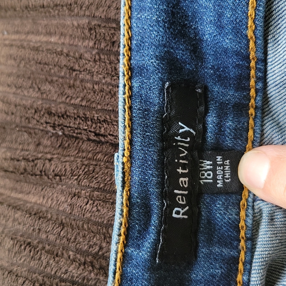 Relativity capris